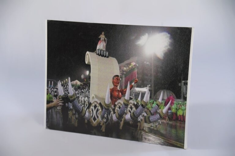Quadro retratando carnaval de 2023
